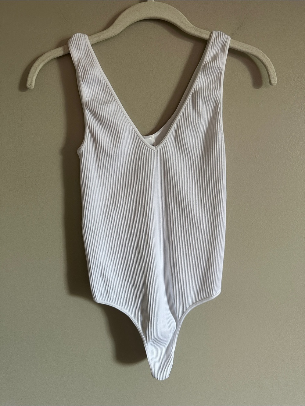 Nikibiki White Ribbed V‑Neck Bodysuit